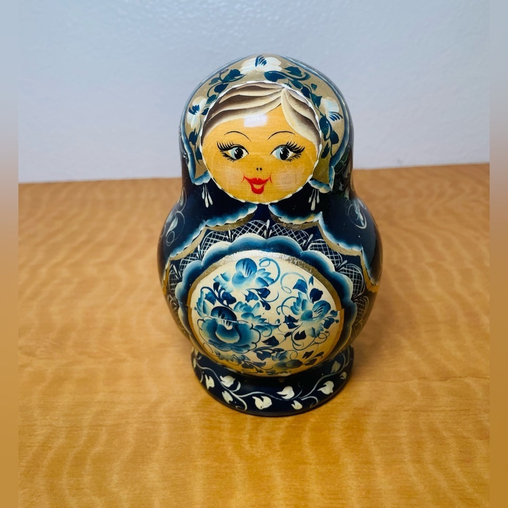 Set of Blue and White Matryoshka Dolls - Picture 5 of 13